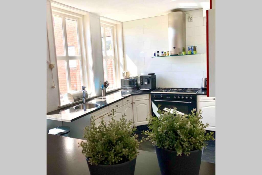 Zonnige Frisse Studio De Gouden Parel In Hartje Middelburg Bagian luar foto